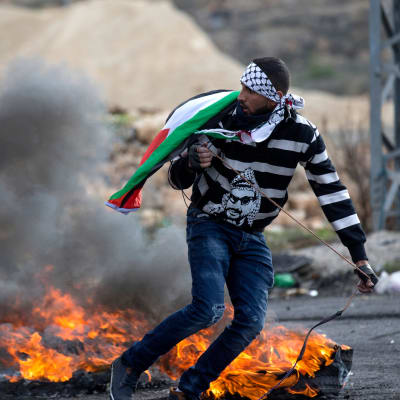 palestiinalainen mielenosoittaja Ramallahissa