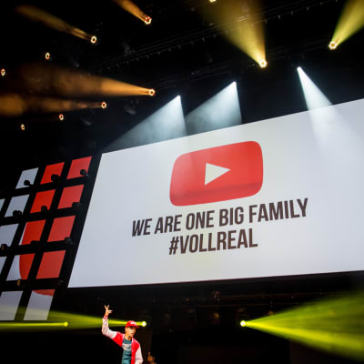 YouTuben logo näytöllä Saksassa.