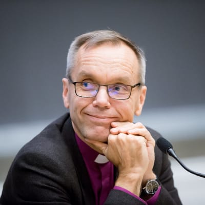 Porvoon piispa Björn Wikström kuvattuna arkkipiispavaalipaneelissa Turussa 13.12.2017.