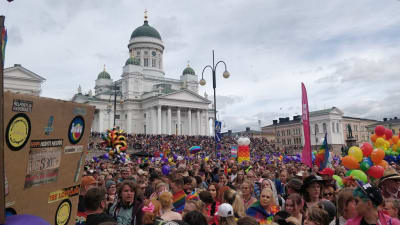 Prideparad i Helsingfors