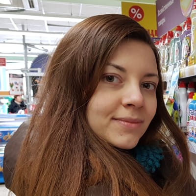 Köp inget onödigt, uppmanar Anna Tiatte.