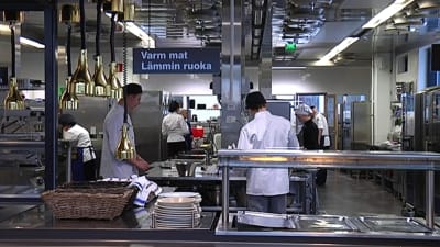 Kockstuderande i Axxell i Karis.