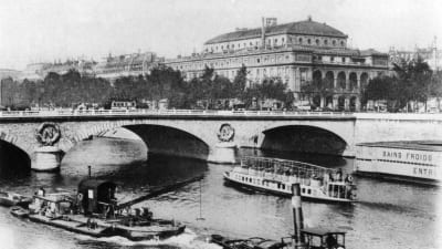 Bro över floden Seine i Paris, Frankrike
