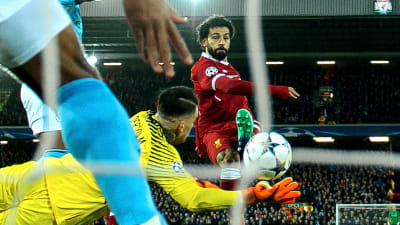 Mohamed Salah gör mål.