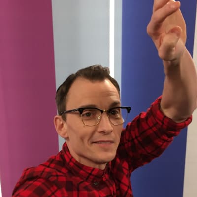 Näyttelijä Marc Gassot Puoli seitsemän studiossa