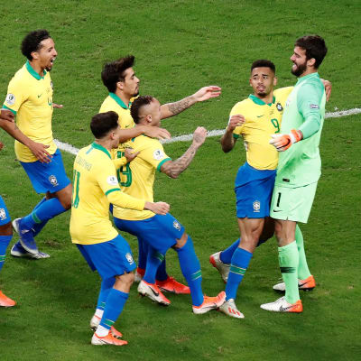 Brasilianska spelare jublar