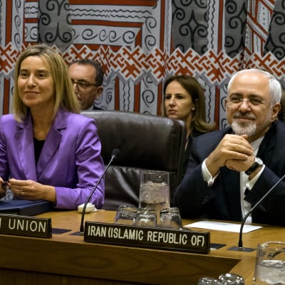 Federica Mogherini, EU:s höga utrikespolitiska representant, och Irans utrikesminister Javad Zarif.