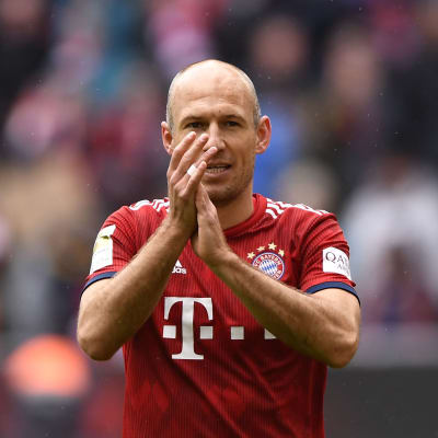 Arjen Robben klappar.