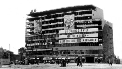 Potsdamer Platz i dåvarande DDR innan Berlinmuren byggdes