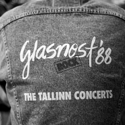 Jeansjacka som pryds av texten Glasnost 88