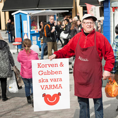 Korvförsäljaren Helmer Holm i Umeå.