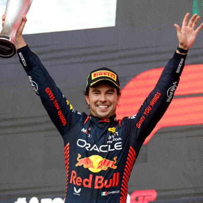Sergio Perez och Max Verstappen på prispallen.