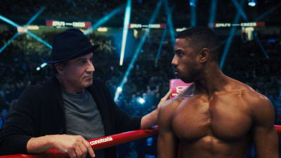 Sylvester Stallone stöder Michael B. Jordan i filmen Creed II. 