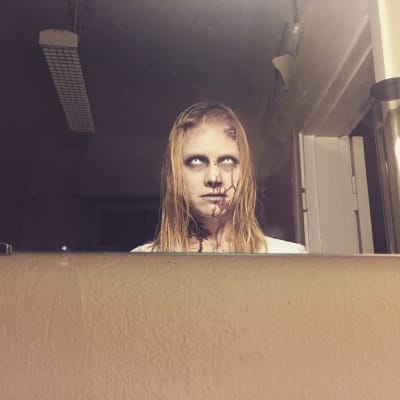 Sonja Kailassaari som Zombie