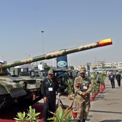 En pakistansk stridsvagn på en utställning i Karachi 2012.