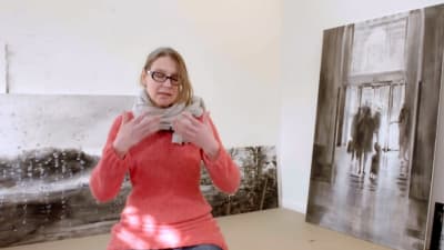 Henrika Lax demonstrerar rörelse i gregoriansk sång