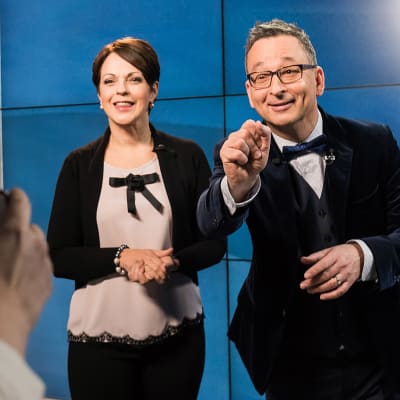 Kuuluttaja Anna-Liisa Tilus saa Viron itsenäisyyspäivän kunniaksi rinnalleen ETV:n uutisankkurin Margus Saarin. 