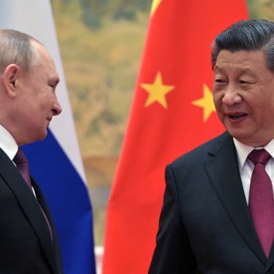 Venäjän presidentti Vladimir Putin ja Kiinan presidentti  Xi Jinping poseerasivat tapaamisessa Pekingissä pose during their meeting at the Diaoyutai State Guesthouse in Beijing, China, February 4, 2022