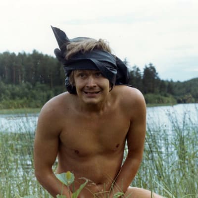 Heikki Kinnunen elokuvassa Aatamin puvussa... ja vähän Eevankin (1971).