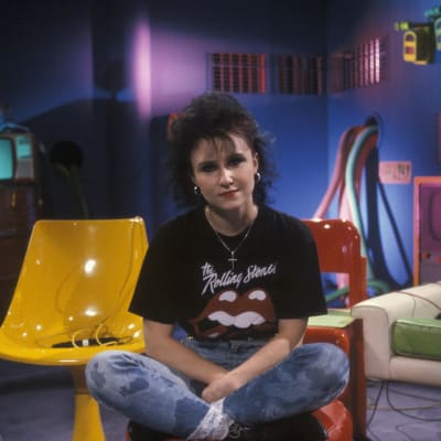 Heli Nevakare juonsi Rockstop!-ohjelmaa 1987.