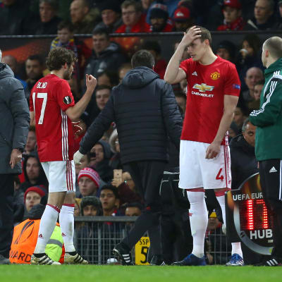 Phil Jones och Daley Blind byter av varandra
