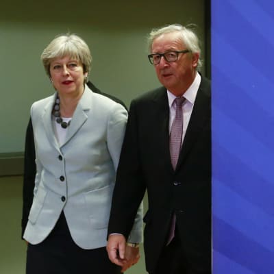 Britannian pääministeri Theresa May ja komission puheenjohtaja Jean-Claude Juncker tapasivat varhain aamulla Brysselissä.