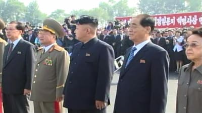 Kim Jong-Uns faster Kim Kyong-Hee längst till höger) förlorade sina titlar och sin ställning efter att Kim Jong-Un lät avrätta hennes man Jang Sung-Taek år 2013