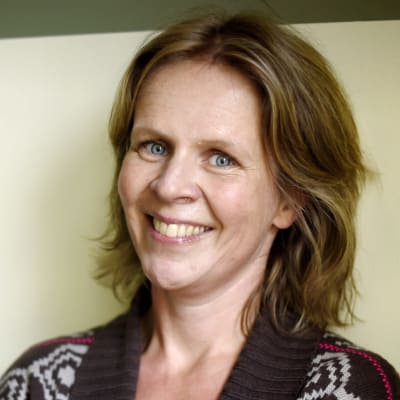 Anna-Lena Laurén i ylletröja.