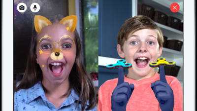 Skärmdump från appen Messenger Kids som visar barn med olika roliga fotofilter på sig