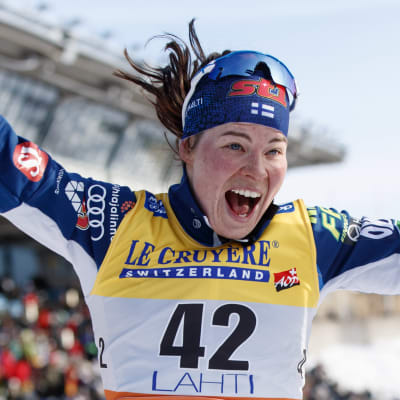 Krista Pärmäkoski jublar.