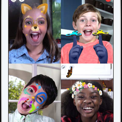 Skärmdump från appen Messenger Kids som visar barn med olika roliga fotofilter på sig