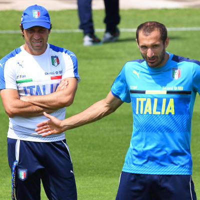 Tränaren Antonio Conte, mittbacken Giorgio Chiellini och resten av Italien är redo för Tyskland.