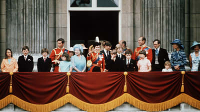 Kungafamiljen utanför Buckingham Palace 1975.