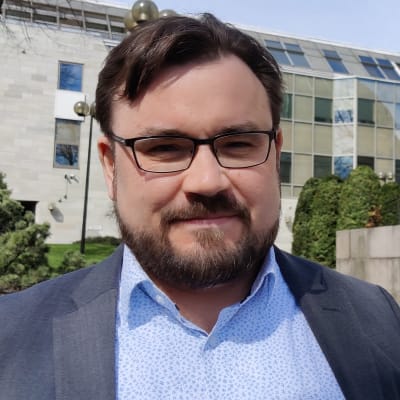Vasemmistoliiton turkulaiskansanedustaja Johannes Yrttiaho.