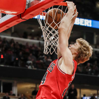 Lauri Markkanen dunkar.