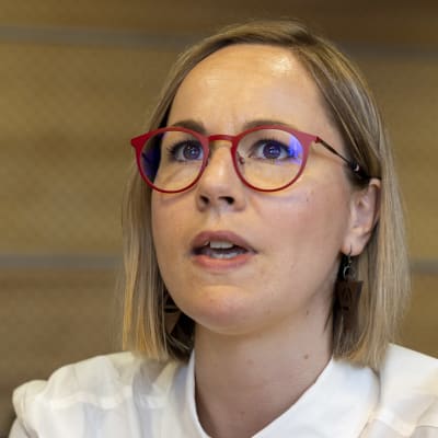 Social- och hälsovårdsminister Hanna Sarkkinen.