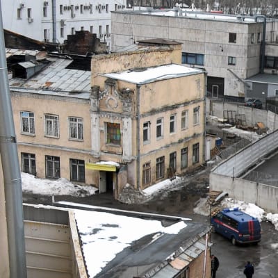 Tolv människor dog i en brand i en klädfabrik i Moskva den 31 januari 2016.