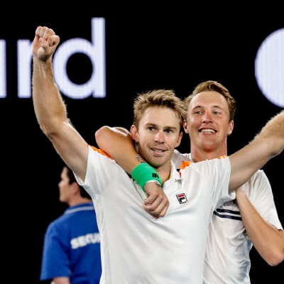 John Peers och Henri Kontinen spelar tennis tillsammans,