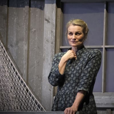 Kuvassa Jonna Järnefelt näytelmässä Katrina.