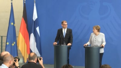 Juha Sipilä och Angela Merkel på presskonferens.