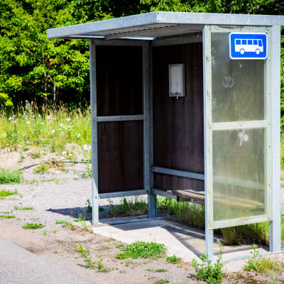 Linja-autopysäkki Loviisassa.
