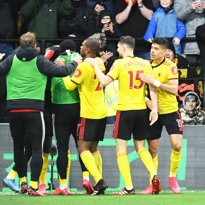 Watfordspelare jublar