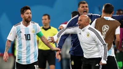Lionel Messi och Jorge Sampaoli i Argentinas gruppspelsmatch mot Nigeria.
