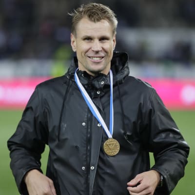 Toni Koskela med guldmedalj 2022.