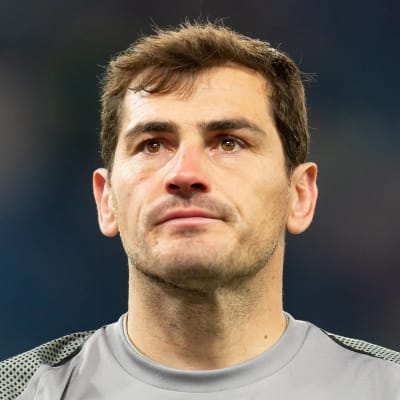 Iker Casillas i Portos tröja.