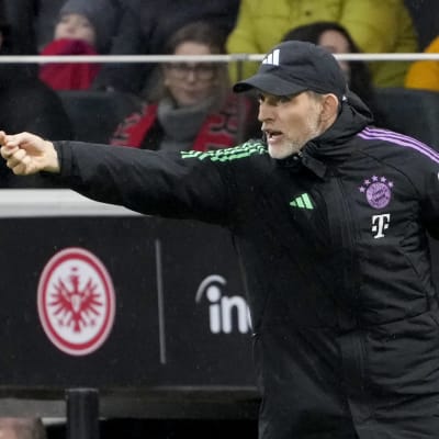 Bayernin päävalmentaja Thomas Tuchel joutui selittelemään lauantaina medialle rökäletappiota Frankfurtissa. 