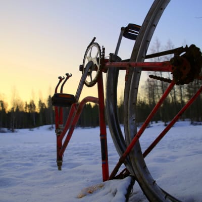 Slåttmossenin alueella on neljä hiekkamonttua, joissa on uitu vuosikymmenten ajan. Nyt Vantaa ja Helsinki selvittävät hiekkamonttujen kunnostamista kunnolliseksi uintipaikaksi.