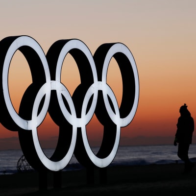 Olympiarenkaat auringonnousussa