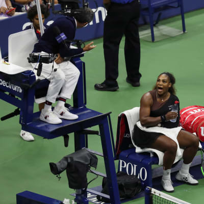Serena Williams huutaa Carlos Ramosille.
