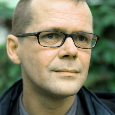 Kirjailija, käsikirjoittaja Kari Hotakainen.